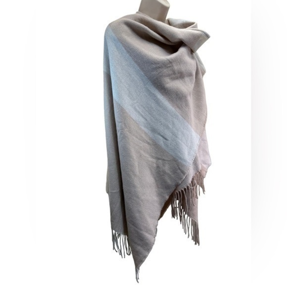Soia & Kyo Woven Scarfigan With Fringe Scarf Cardigan Wrap - Picture 5 of 11